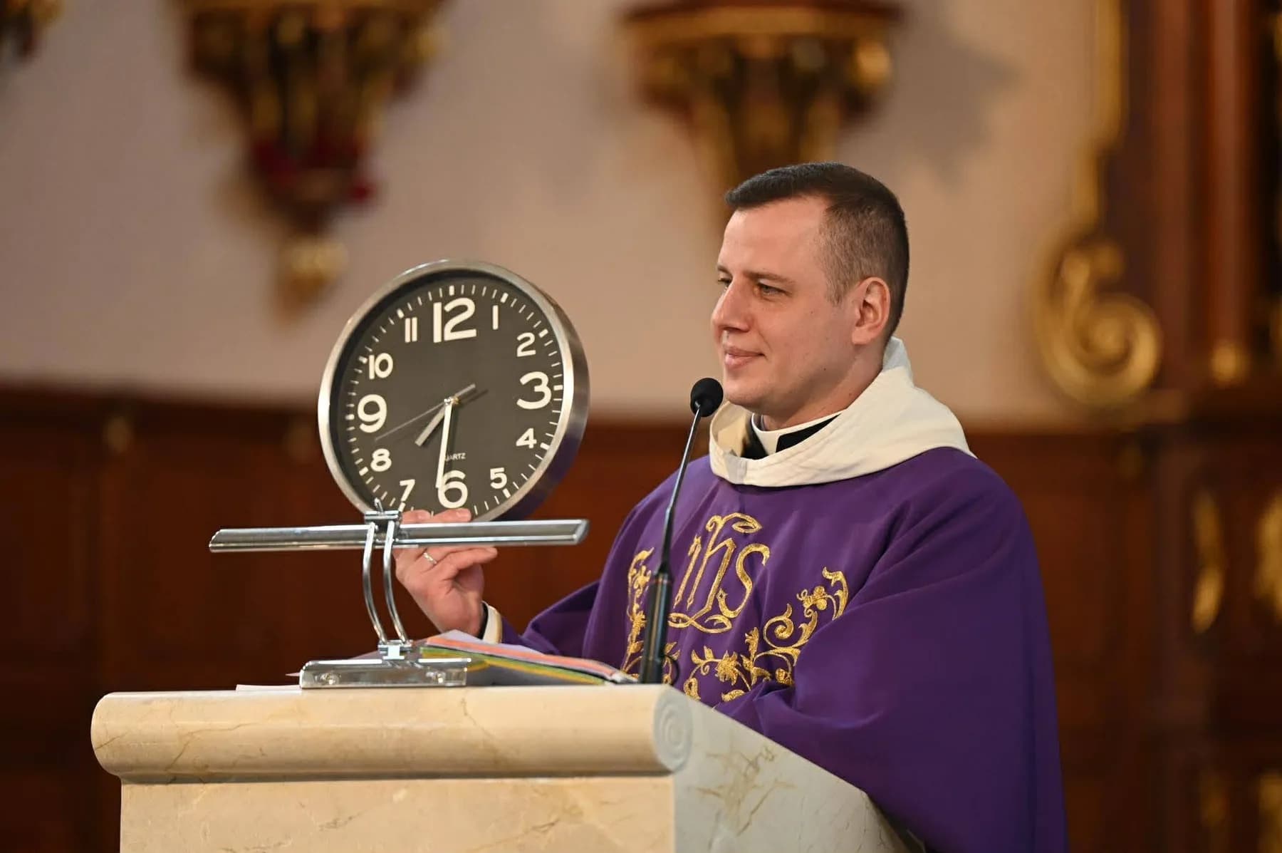 Kadr z Misji Świętych 20