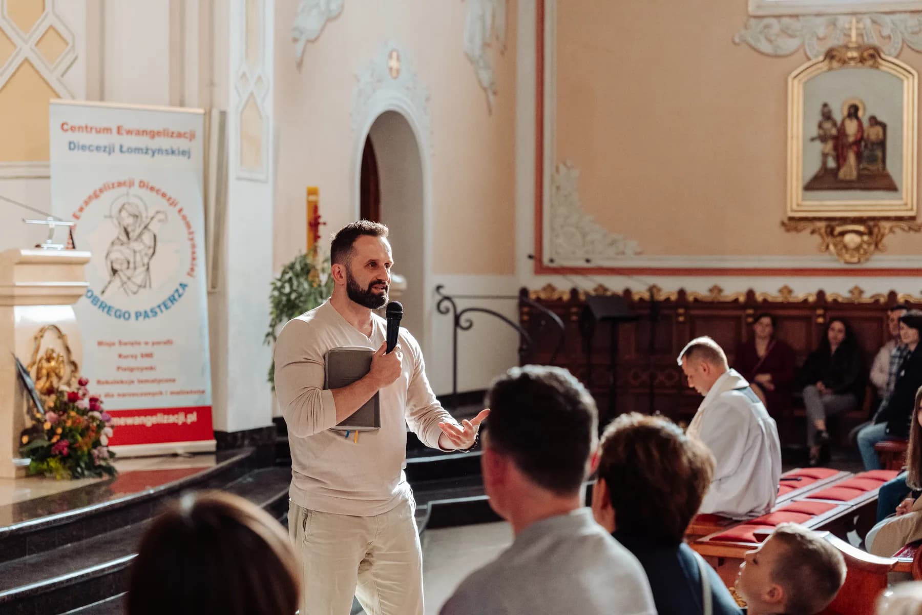 Kadr z Misji Świętych 24