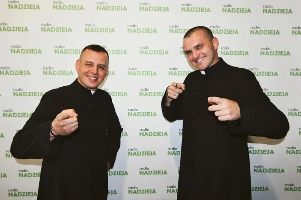 Ks. Andrzej Surdykowski i ks. Marek Żmijewski w Radiu Nadzieja